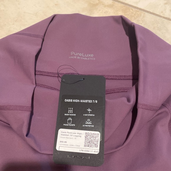Fabletics Oasis Leggings NWT purple size medium - Picture 3 of 3